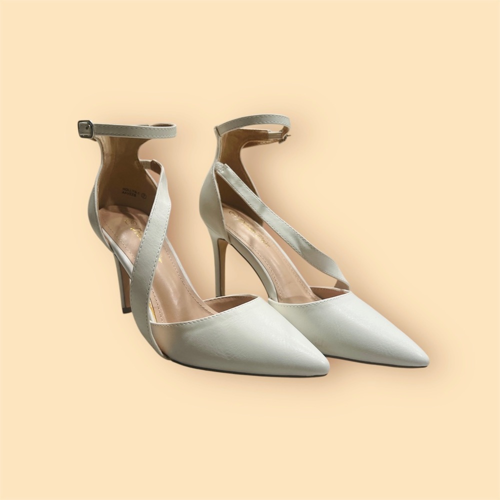 White ankle strap heels! Size US 7